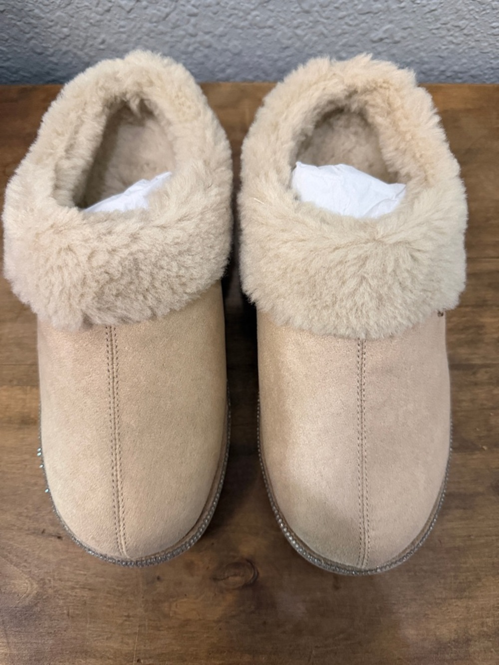 Joy Beige Women’s Faux Shearling Lined Slip-On Shoes size 5W - Picture 2 of 7